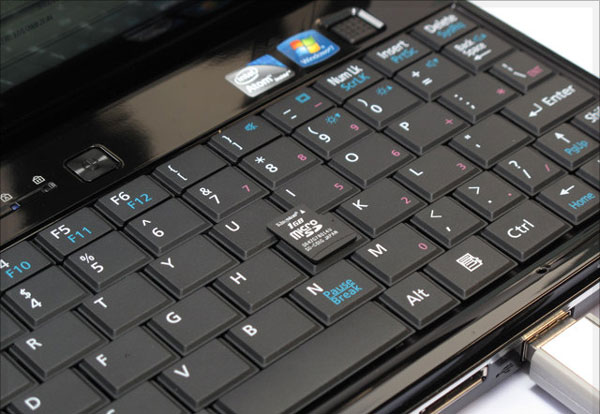 fujitsu_lifebook_uh900_live_4