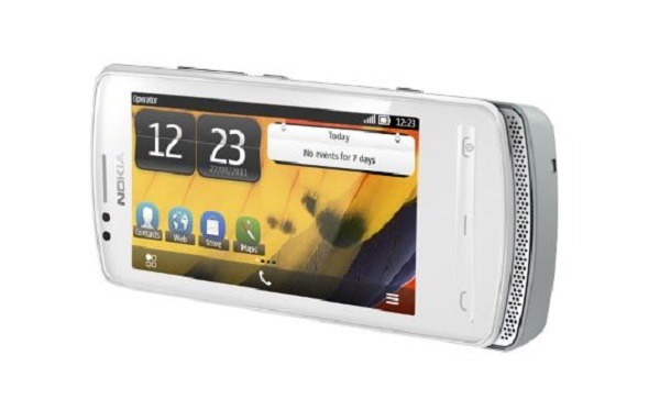Nokia-700-01