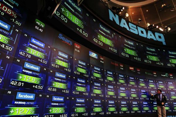 Caí­da de Facebook en la Bolsa
