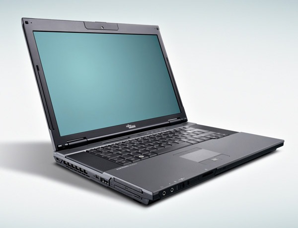 Fujitsu Esprimo D900, portátiles profesionales a prueba de golpes y lí­quidos